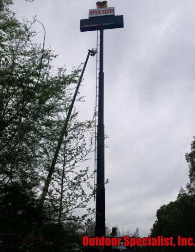 Outdoor Specialist, Inc. raise another tall sign for Loves Travel Stop