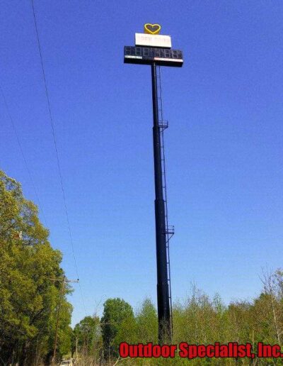 200 foot sign by Outdoor Specialist, Inc.